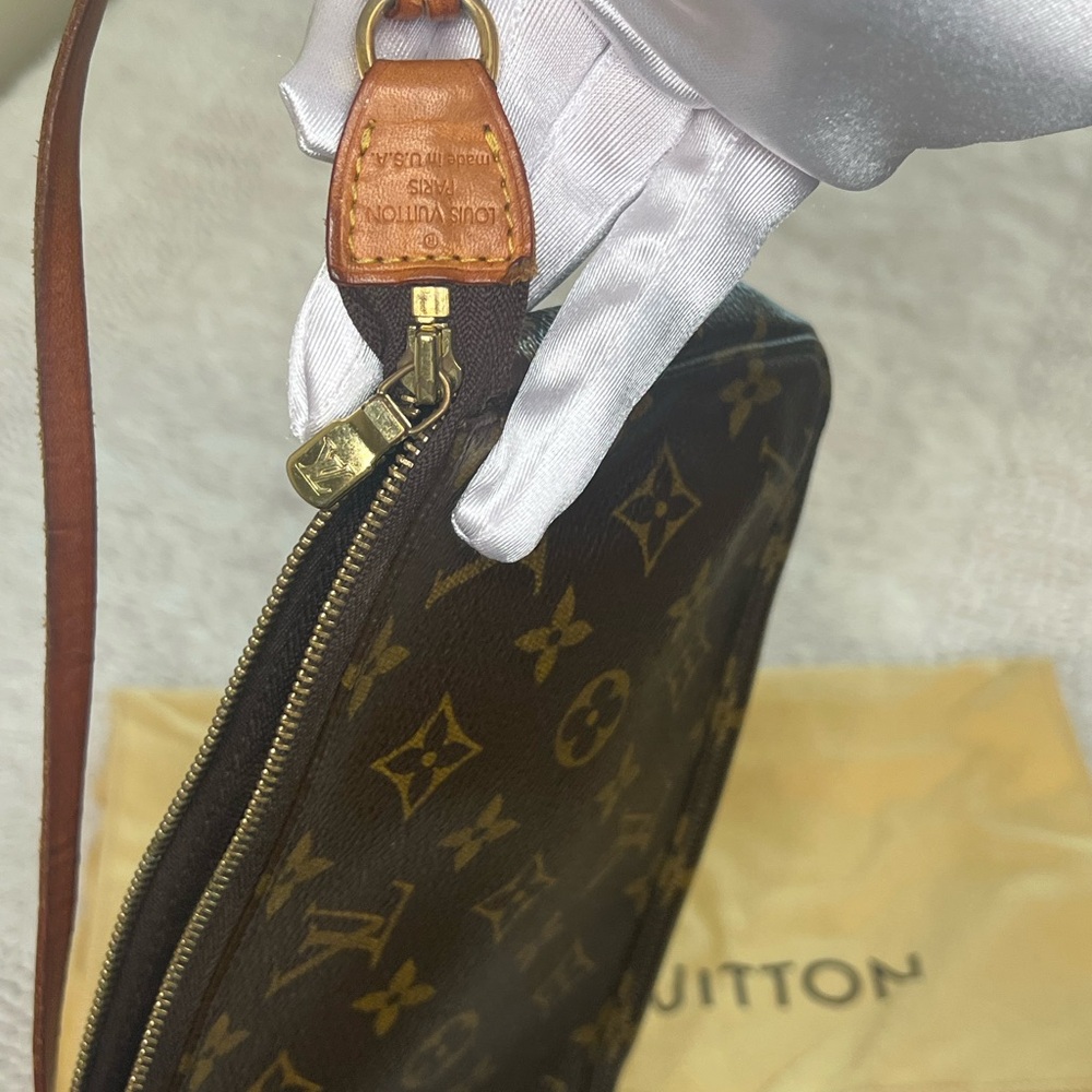 Louis Vuitton Monogram Pochette Accessoires Shoulder Bag LV Clutch - Picture 8 of 13